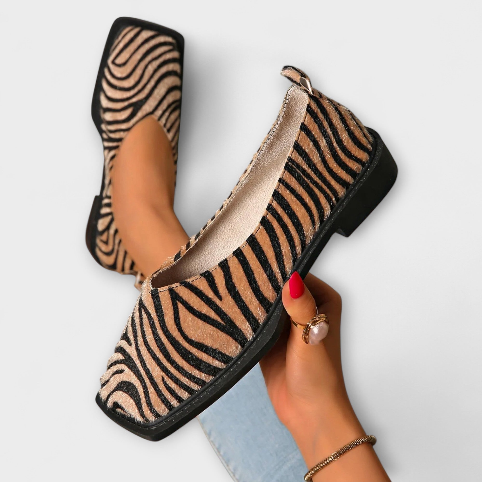 Ulani | Statement flats med dyreinspirert mønster